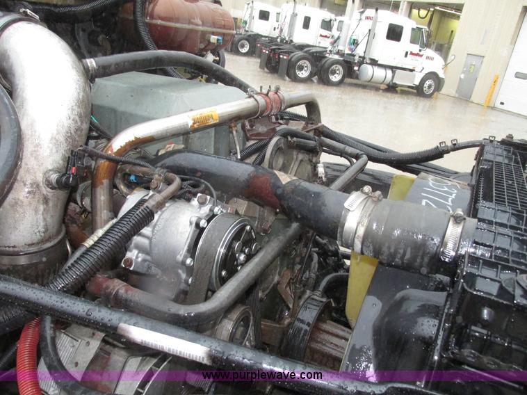 image for item G9985 2005 Freightliner Columbia Heritage edition semi truck