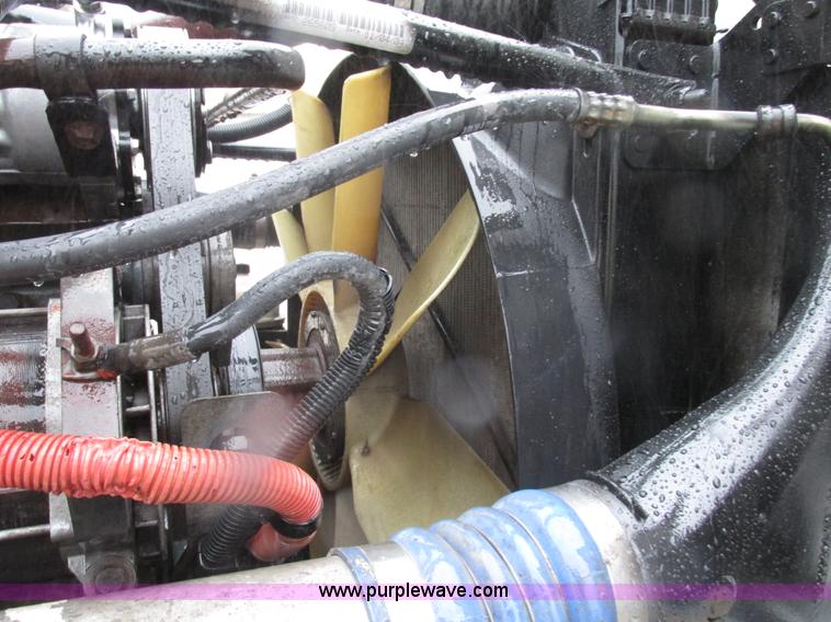 image for item G9985 2005 Freightliner Columbia Heritage edition semi truck