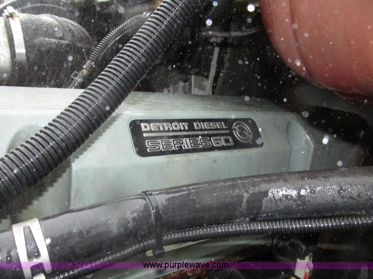 image for item G9985 2005 Freightliner Columbia Heritage edition semi truck