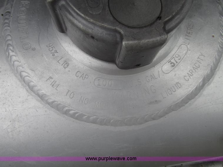 image for item G9985 2005 Freightliner Columbia Heritage edition semi truck