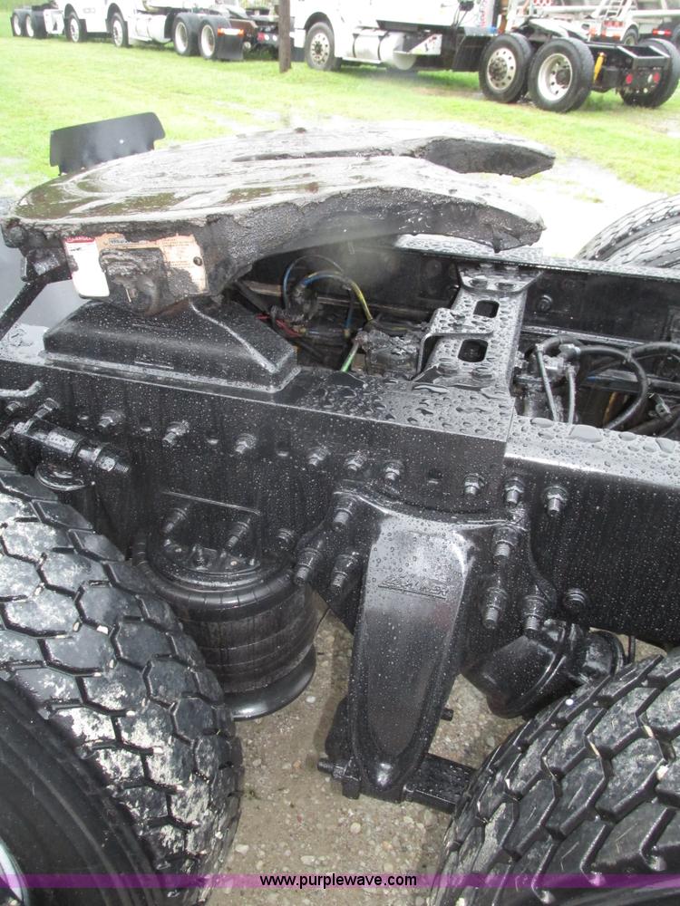 image for item G9985 2005 Freightliner Columbia Heritage edition semi truck