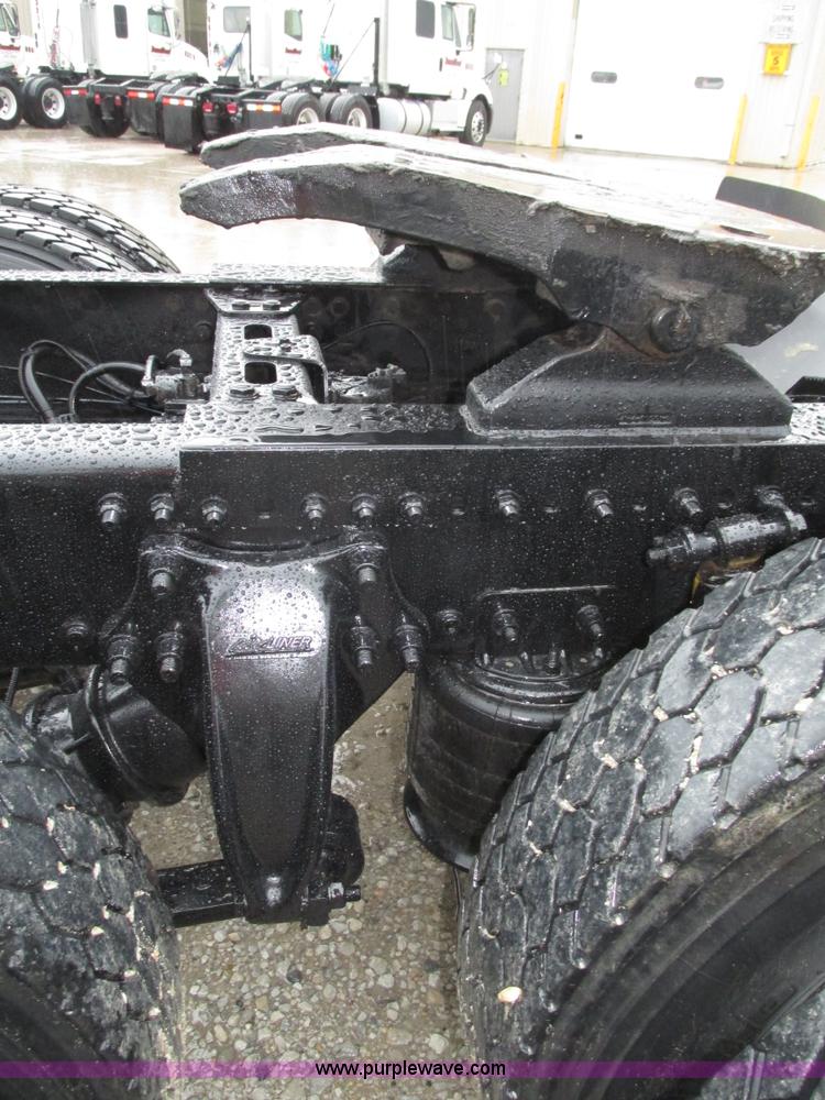 image for item G9985 2005 Freightliner Columbia Heritage edition semi truck