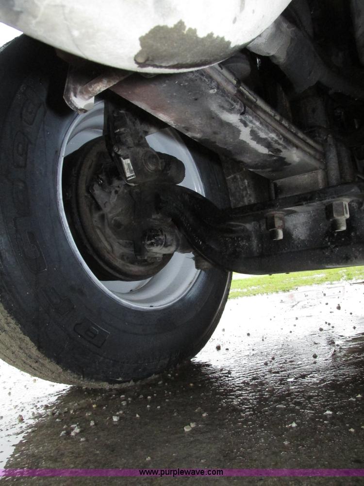 image for item G9985 2005 Freightliner Columbia Heritage edition semi truck