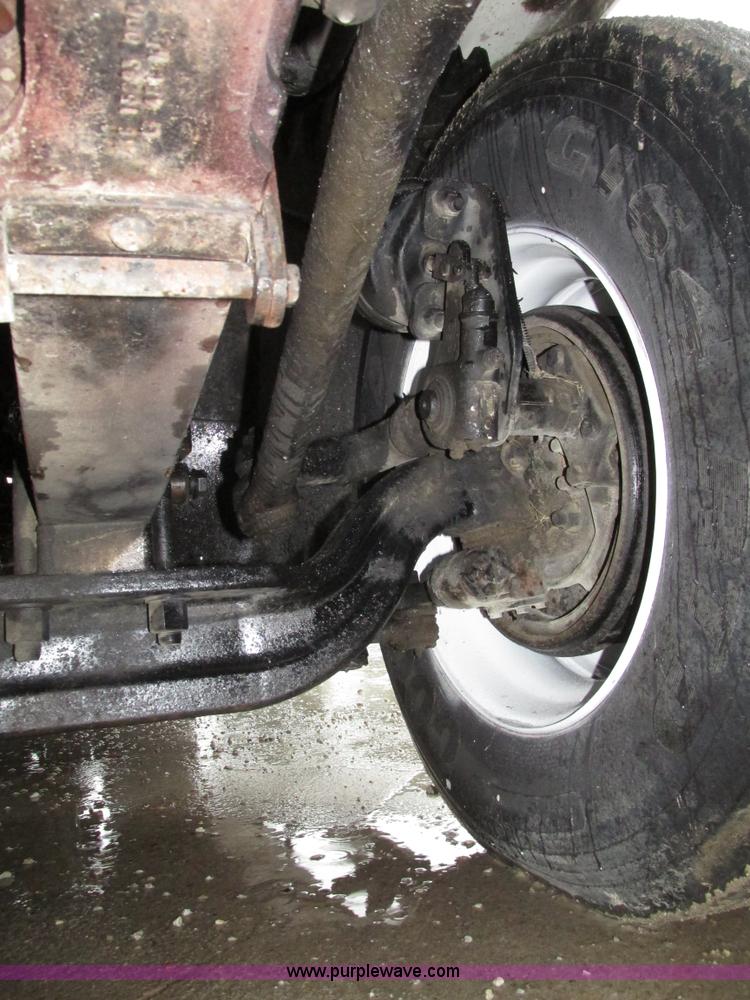 image for item G9985 2005 Freightliner Columbia Heritage edition semi truck