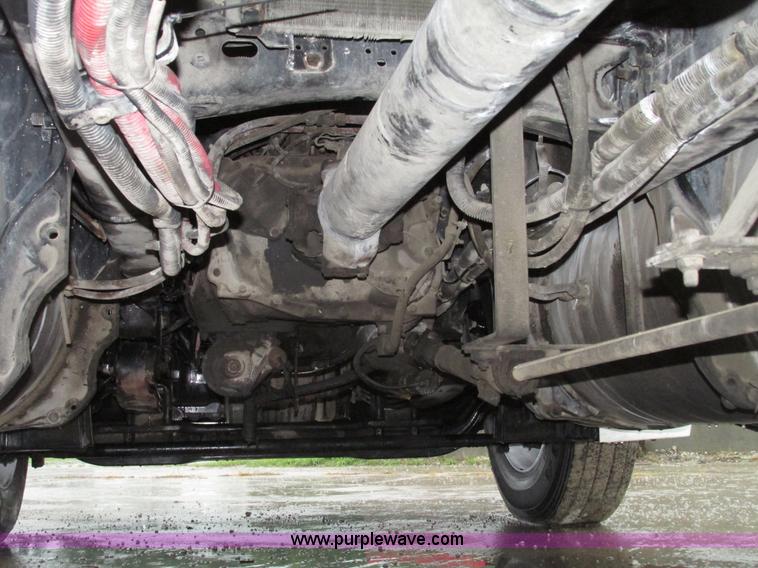 image for item G9985 2005 Freightliner Columbia Heritage edition semi truck