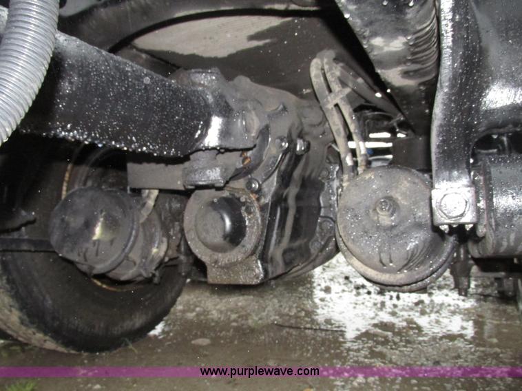 image for item G9985 2005 Freightliner Columbia Heritage edition semi truck