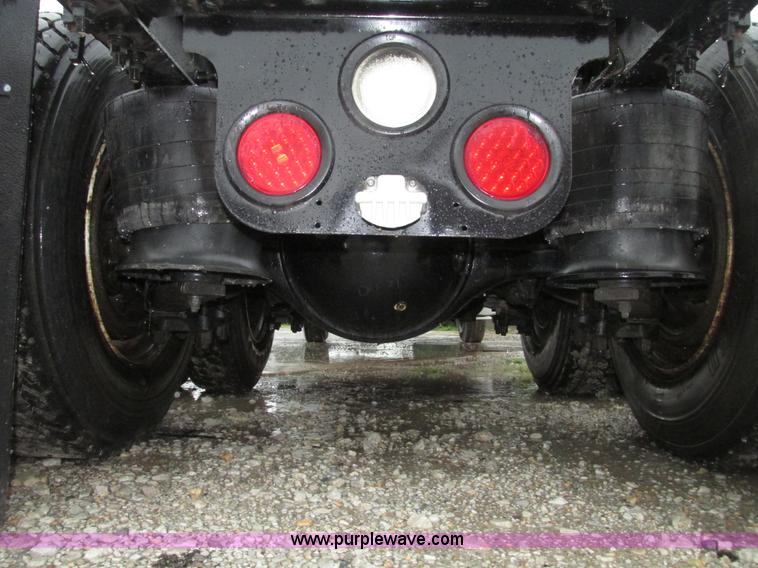 image for item G9985 2005 Freightliner Columbia Heritage edition semi truck