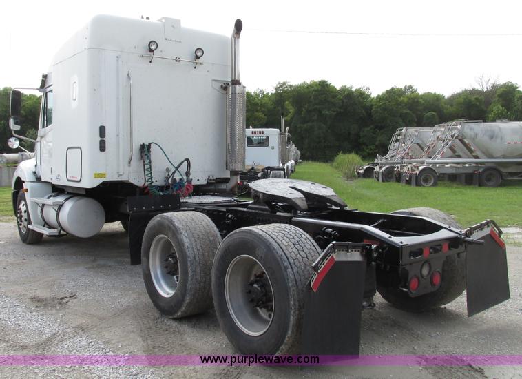image for item G9986 2005 Freightliner Columbia Heritage edition semi truck
