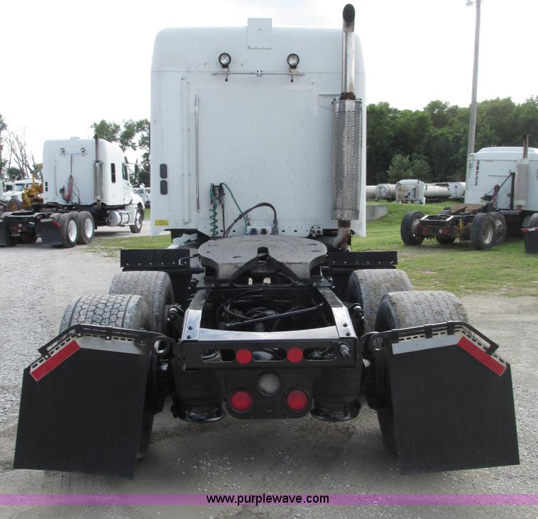 image for item G9986 2005 Freightliner Columbia Heritage edition semi truck