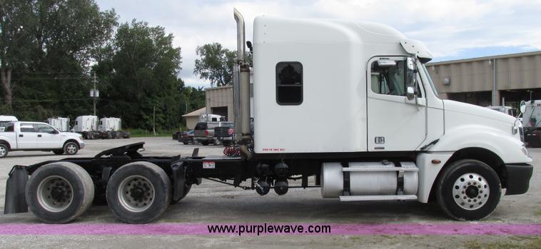 image for item G9986 2005 Freightliner Columbia Heritage edition semi truck