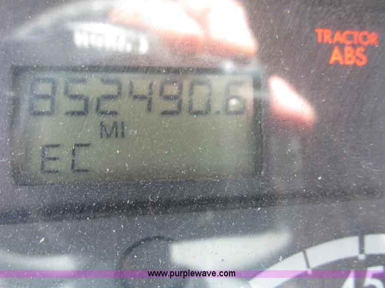 image for item G9986 2005 Freightliner Columbia Heritage edition semi truck