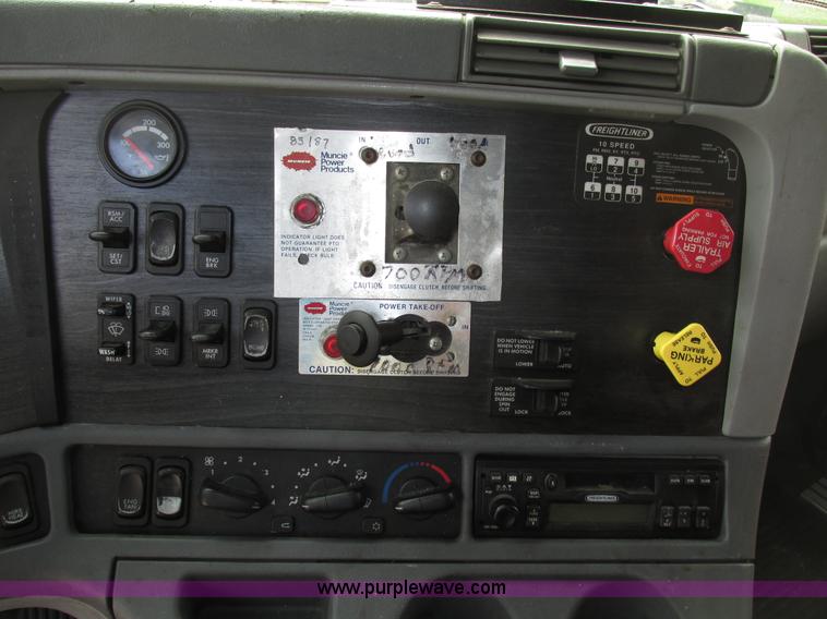 image for item G9986 2005 Freightliner Columbia Heritage edition semi truck