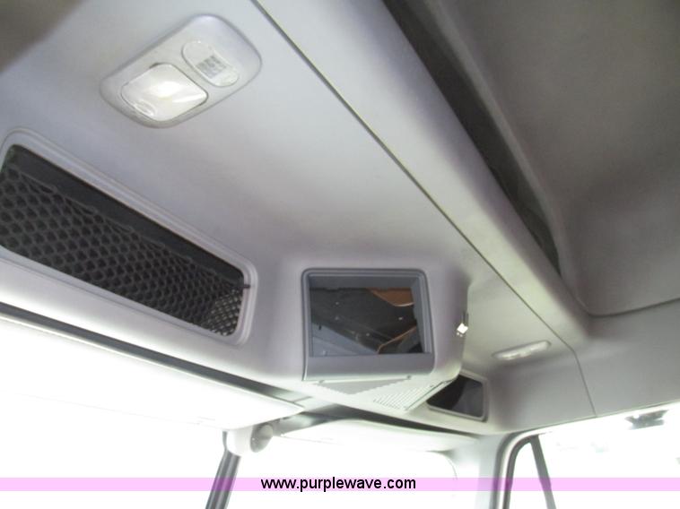 image for item G9986 2005 Freightliner Columbia Heritage edition semi truck