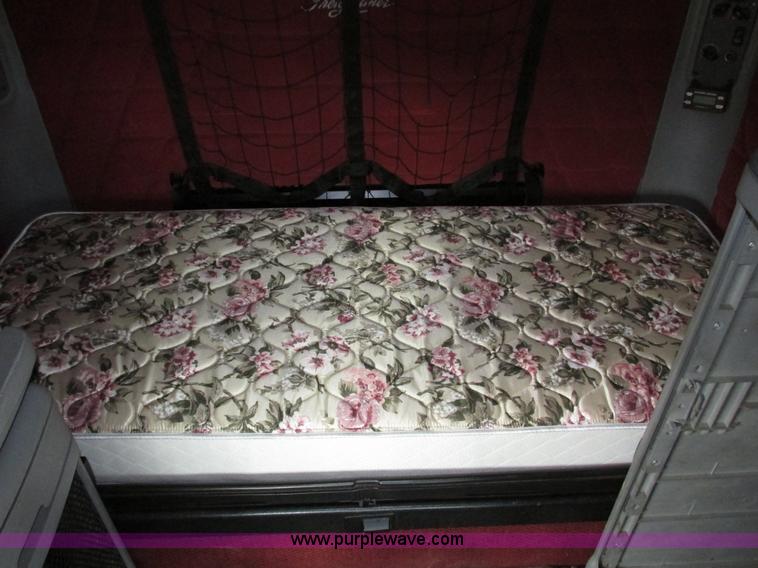 image for item G9986 2005 Freightliner Columbia Heritage edition semi truck