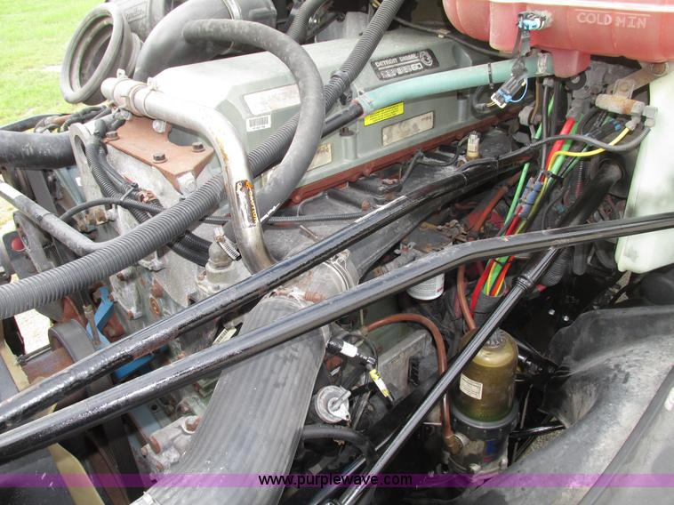 image for item G9986 2005 Freightliner Columbia Heritage edition semi truck