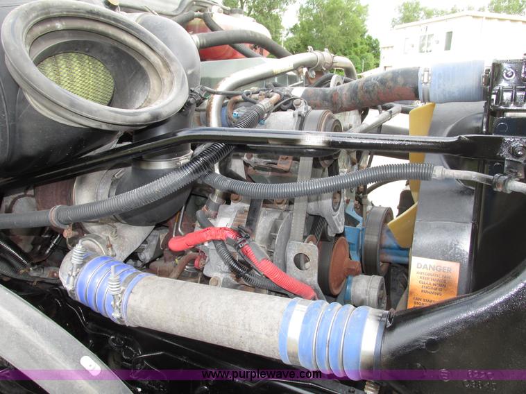 image for item G9986 2005 Freightliner Columbia Heritage edition semi truck