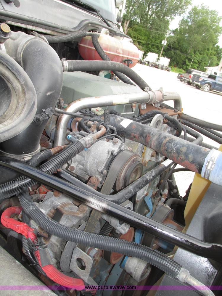 image for item G9986 2005 Freightliner Columbia Heritage edition semi truck