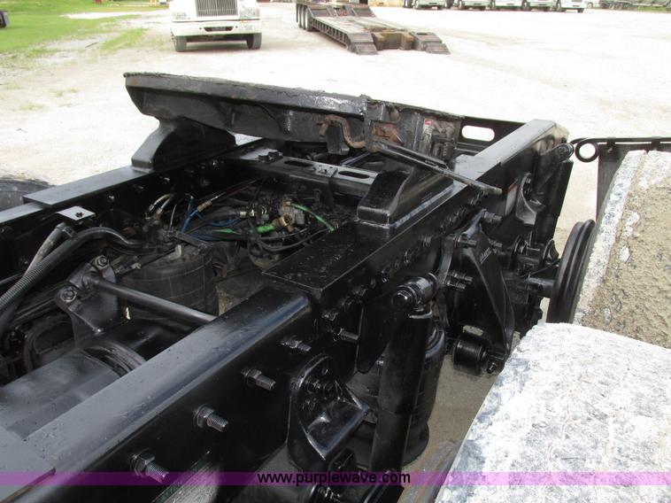 image for item G9986 2005 Freightliner Columbia Heritage edition semi truck