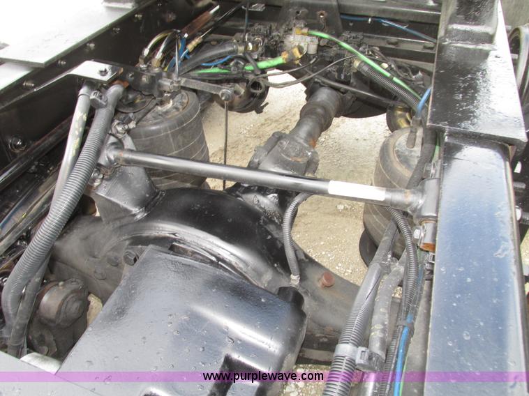 image for item G9986 2005 Freightliner Columbia Heritage edition semi truck