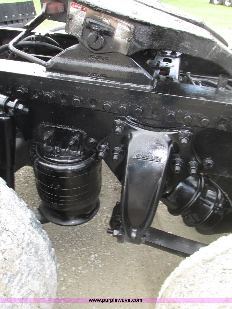 image for item G9986 2005 Freightliner Columbia Heritage edition semi truck