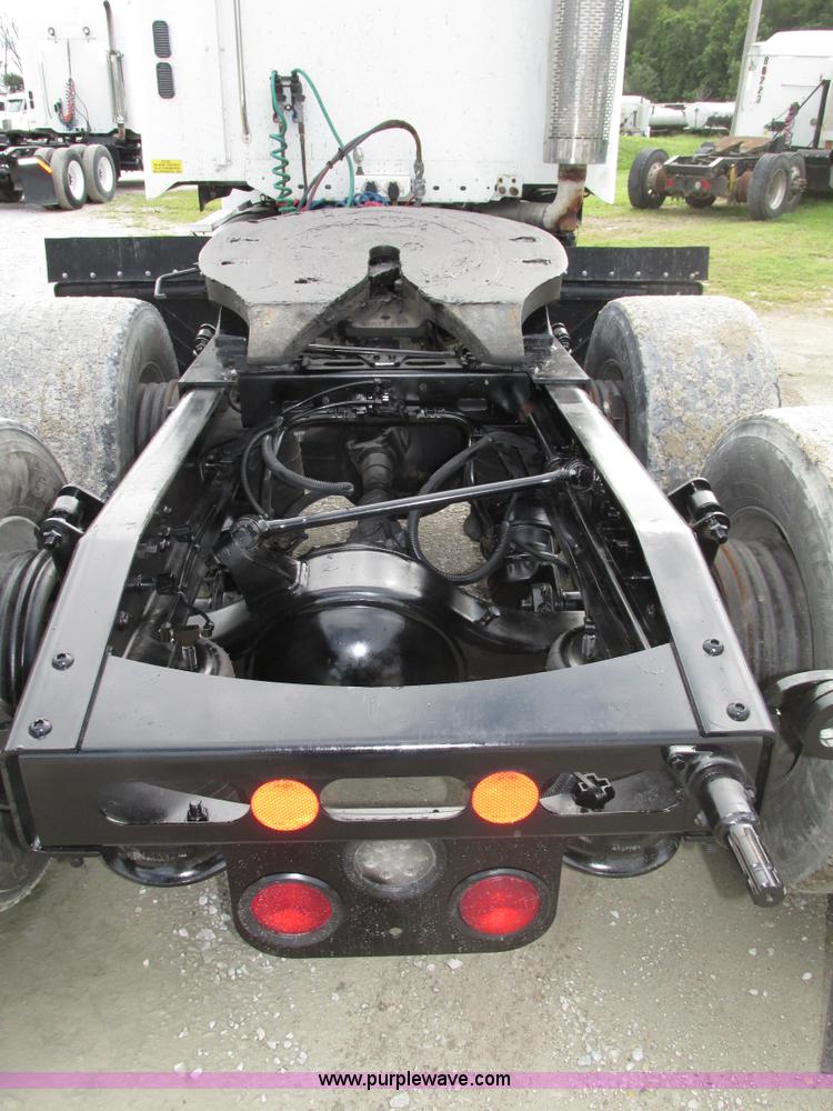 image for item G9986 2005 Freightliner Columbia Heritage edition semi truck