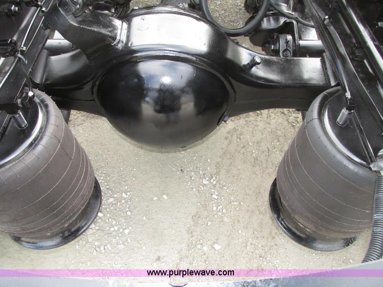 image for item G9986 2005 Freightliner Columbia Heritage edition semi truck