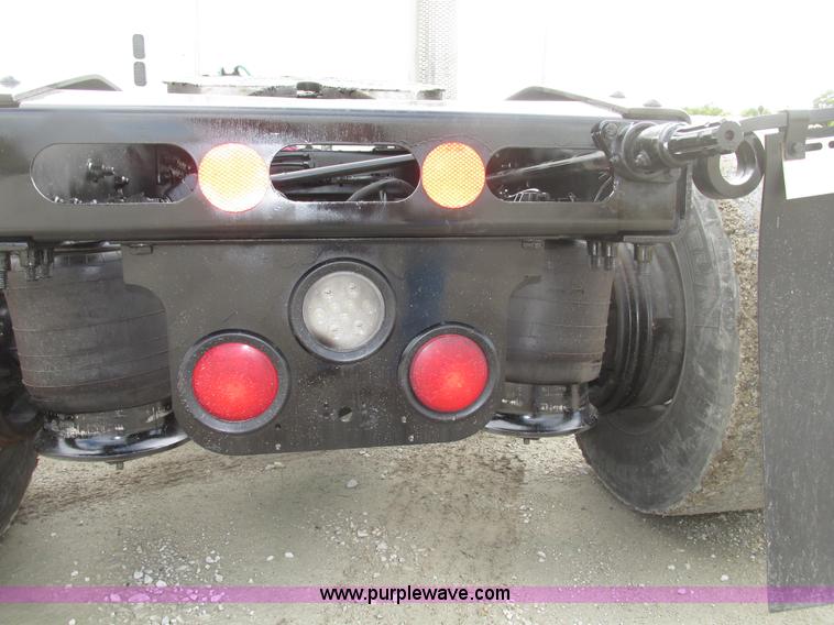 image for item G9986 2005 Freightliner Columbia Heritage edition semi truck