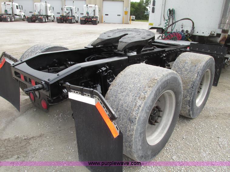 image for item G9986 2005 Freightliner Columbia Heritage edition semi truck