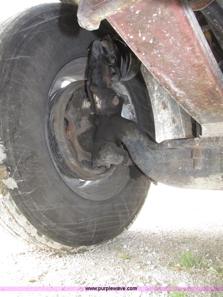 image for item G9986 2005 Freightliner Columbia Heritage edition semi truck