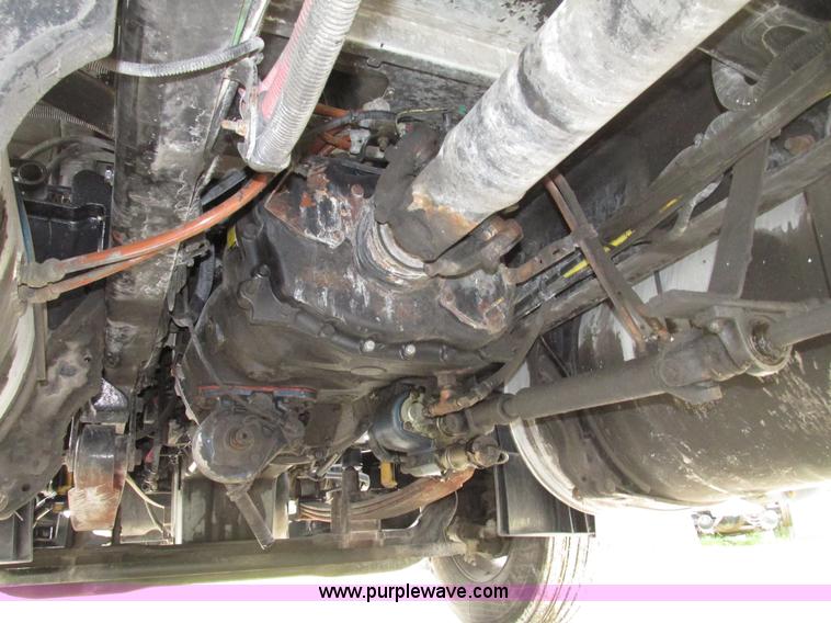 image for item G9986 2005 Freightliner Columbia Heritage edition semi truck