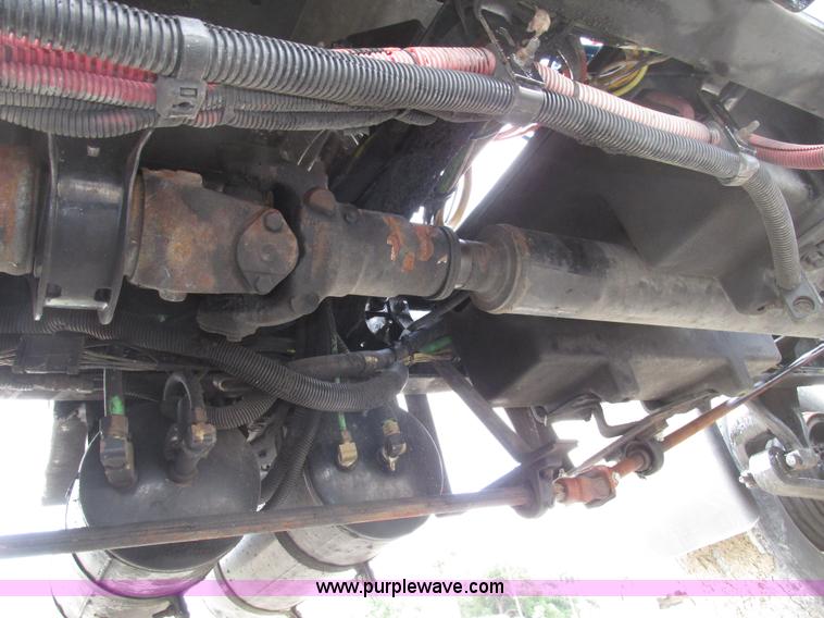 image for item G9986 2005 Freightliner Columbia Heritage edition semi truck