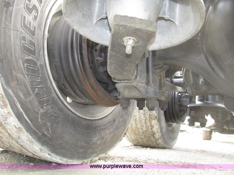 image for item G9986 2005 Freightliner Columbia Heritage edition semi truck