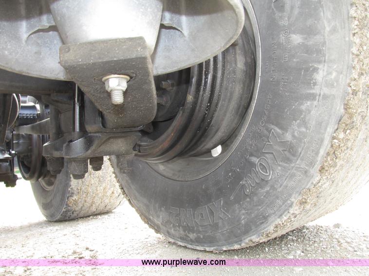 image for item G9986 2005 Freightliner Columbia Heritage edition semi truck