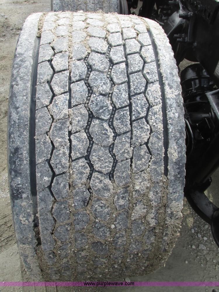 image for item G9986 2005 Freightliner Columbia Heritage edition semi truck