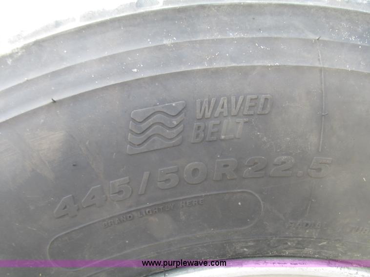 image for item G9986 2005 Freightliner Columbia Heritage edition semi truck