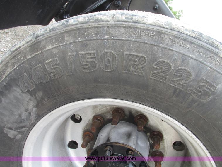 image for item G9986 2005 Freightliner Columbia Heritage edition semi truck