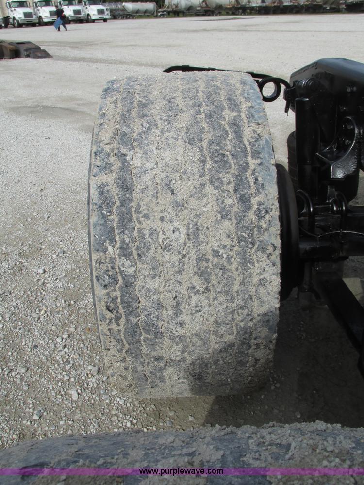 image for item G9986 2005 Freightliner Columbia Heritage edition semi truck