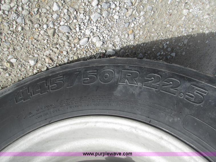 image for item G9986 2005 Freightliner Columbia Heritage edition semi truck