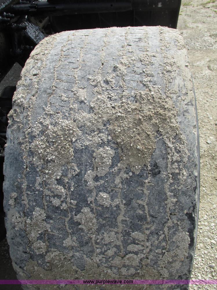 image for item G9986 2005 Freightliner Columbia Heritage edition semi truck