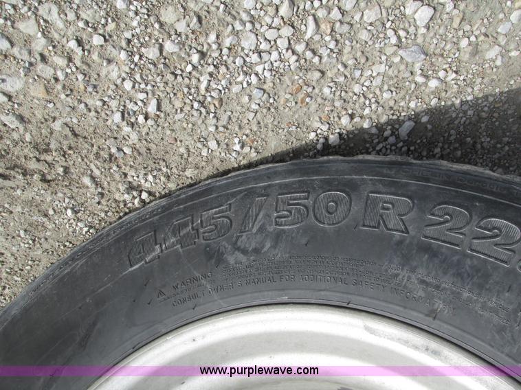 image for item G9986 2005 Freightliner Columbia Heritage edition semi truck