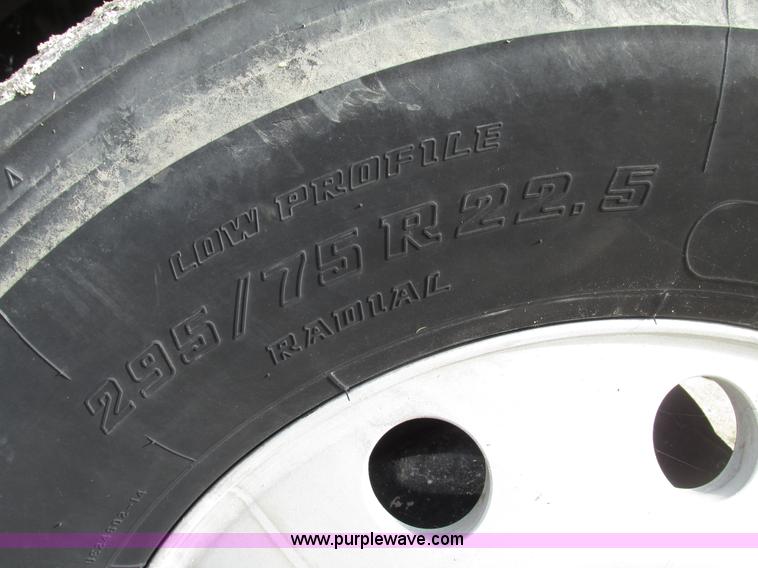 image for item G9986 2005 Freightliner Columbia Heritage edition semi truck