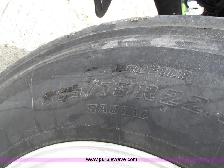 image for item G9986 2005 Freightliner Columbia Heritage edition semi truck