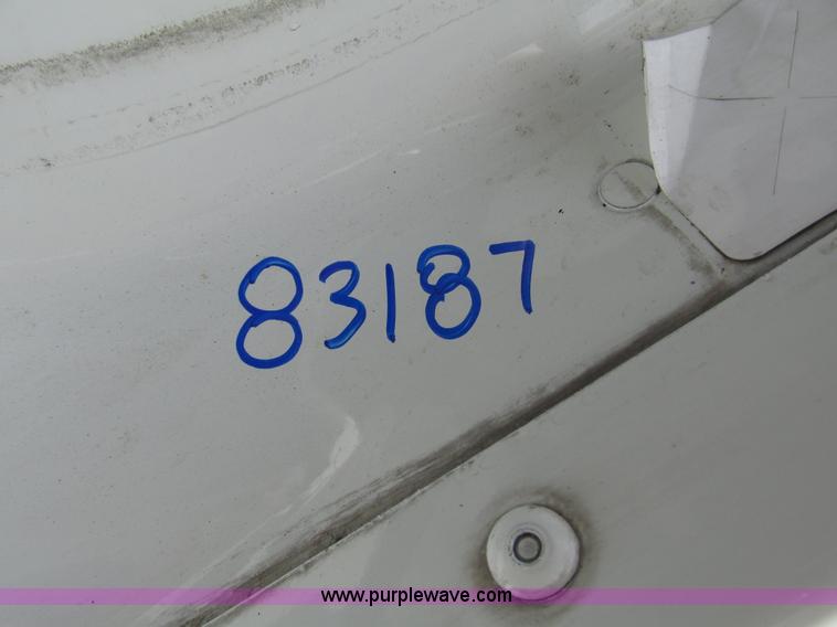 image for item G9986 2005 Freightliner Columbia Heritage edition semi truck