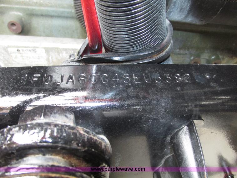 image for item G9986 2005 Freightliner Columbia Heritage edition semi truck