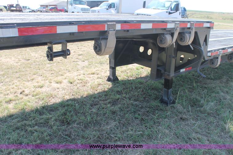 image for item H1749 2005 Aztec drop deck trailer