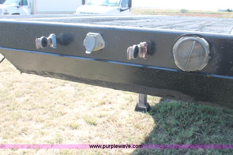 image for item H1749 2005 Aztec drop deck trailer