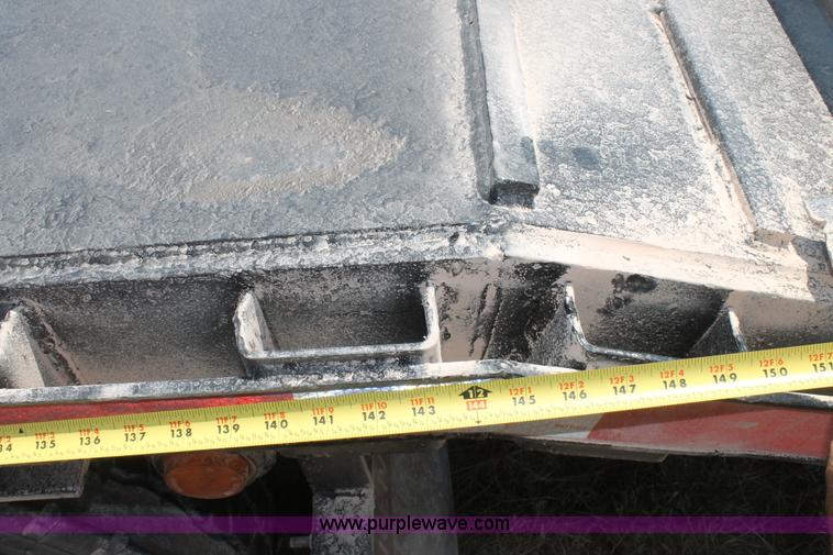 image for item H1749 2005 Aztec drop deck trailer