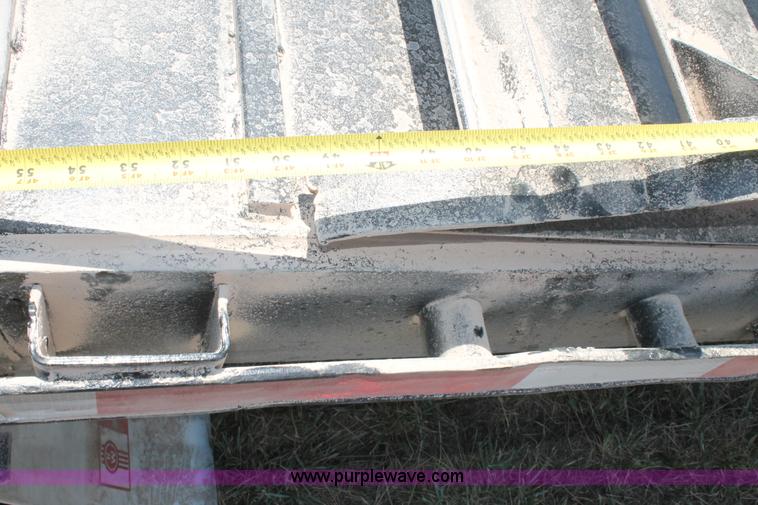 image for item H1749 2005 Aztec drop deck trailer