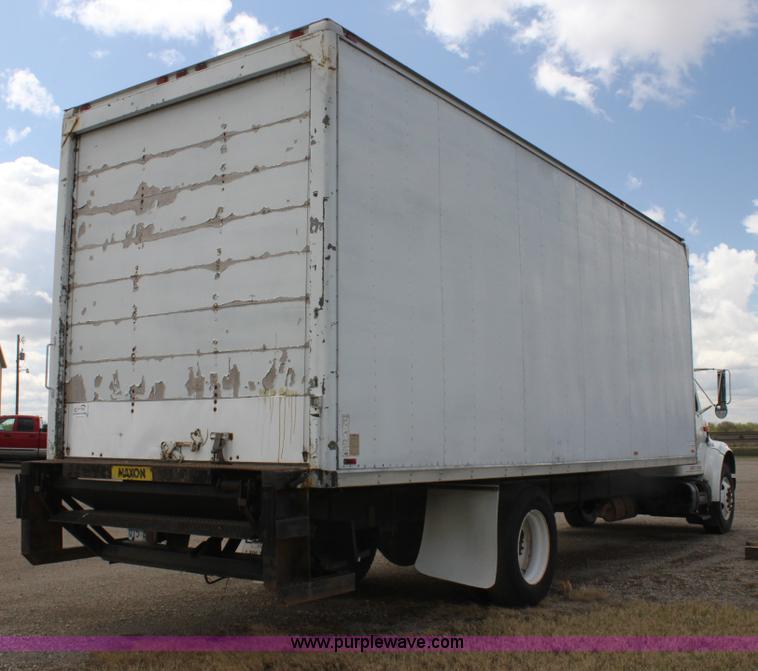 image for item H2083 2000 International 4700 box truck