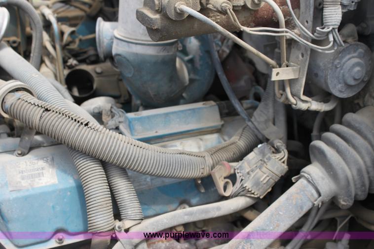 image for item H2083 2000 International 4700 box truck